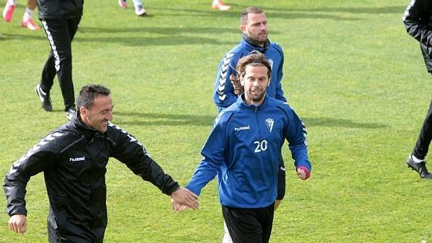 Cádiz CF-La Hoya Lorca: Con la mirada perdida