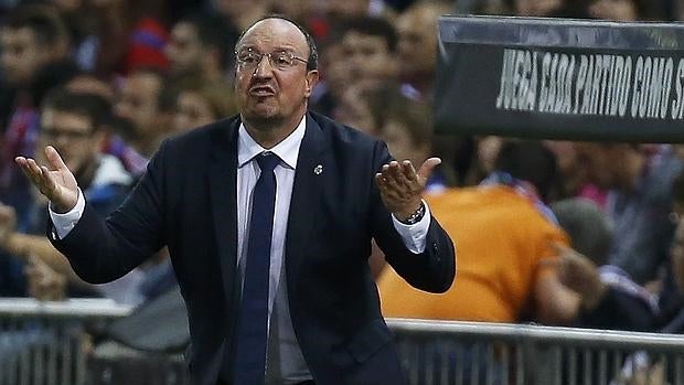 Rafa Benítez, durante un partido con el Real Madrid