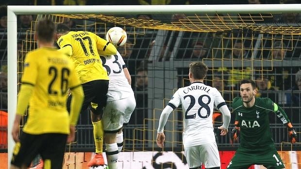 Aubameyang y Reus golpean duro a los Spurs