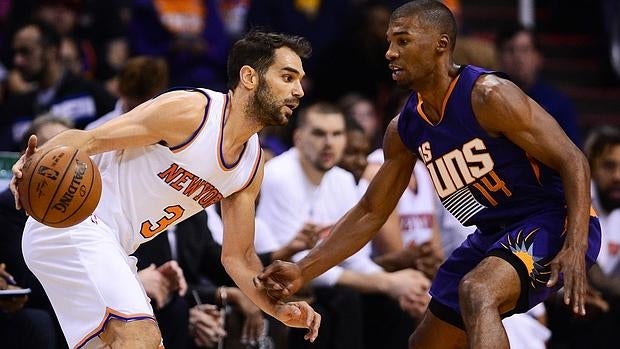 José Manuel Calderón anotó diez puntos ante los Suns