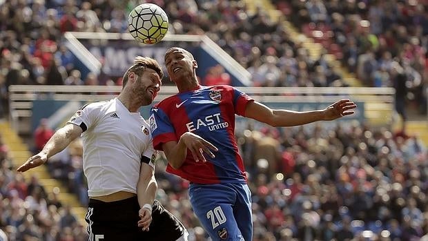 El Levante se lleva el derbi ante el Valencia y respira en la Liga