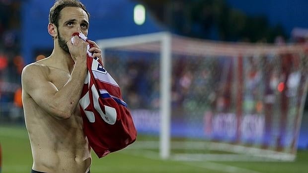 Juanfran celebra su gol decisivo ante el PSV que clasificó al Atlético en los penaltis