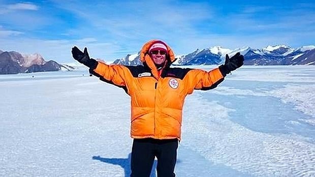 El primer superviviente de cáncer que logró coronar el Everest