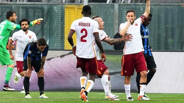 Francesco Totti celebra su gol