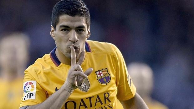 El póker de Luis Suárez aprieta la lucha por el Pichichi