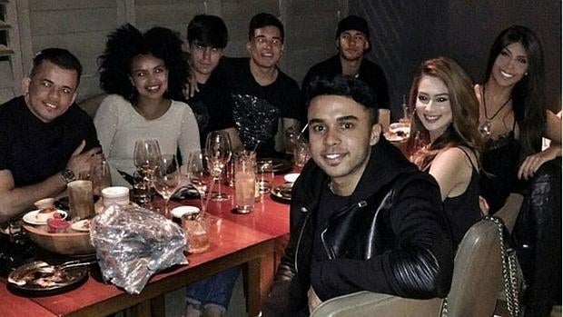 NEymar, de cena con su 'pandilla' en Londres