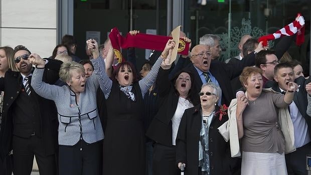 Familiares de las víctimas celebran el veredicto del juicio de la tragedia de Hillsborough