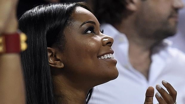 Gabrielle Union presencia un partido de su marido