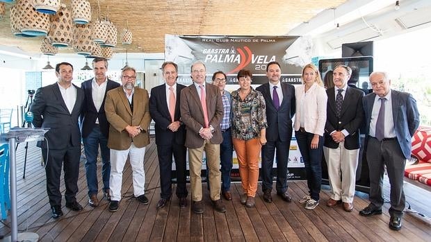 De izq. a dcha.: Manu Fraga, Beltrán Álvarez, Ricardo Recio, Javier Sanz, Juan Besalduch, Emerico Fuster, Susana Moll; Tomeu Berga , Madeleine Heckel,