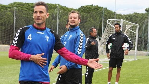 Servando: «Me encantaría un gran recibimiento de la afición antes del partido»