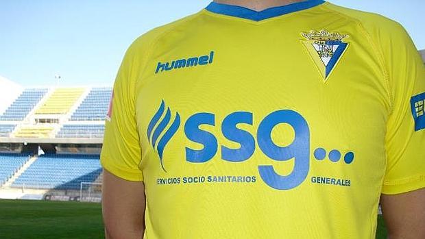 La camiseta del Cádiz CF luce completa para el ‘play off’