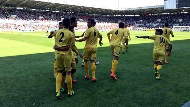 Los jugadores del Reus celebran su primer gol