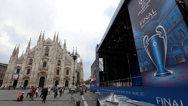 Preparativos en la plaza «Duomo» de Milán