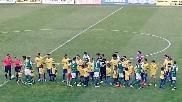 Partido en el Ramón de Carranza entre Cádiz y Racing de Ferrol