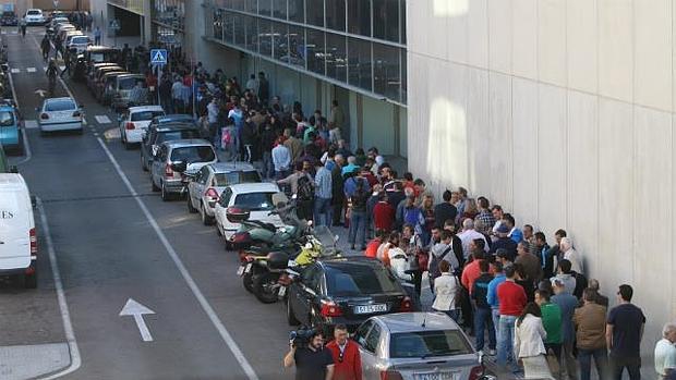 El Cádiz CF informa a la Policía de la existencia de reventa en el partido ante el Racing