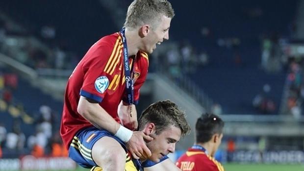 Muniaín y De Gea, tras ganar el Europeo sub 21 en 2013