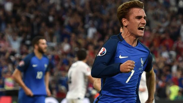 Griezmann arregla el caos de Deschamps