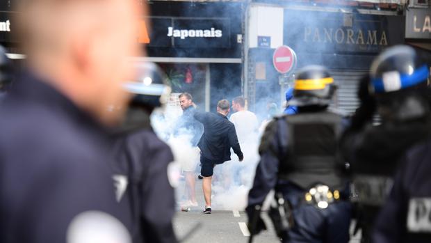 Gases lacrimógenos y cargas policiales en Lille