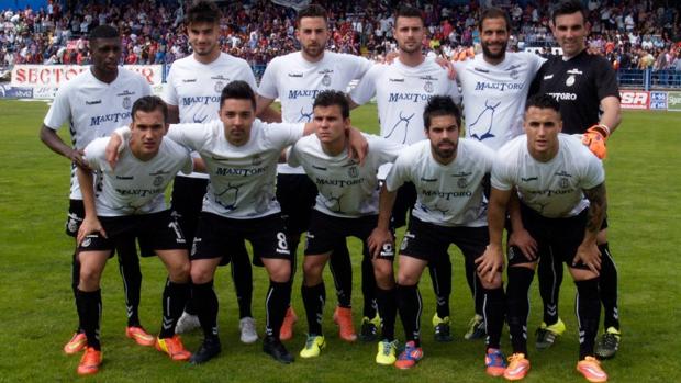 Formación inicial de la UB Conquensse en un partido del playoff de ascenso