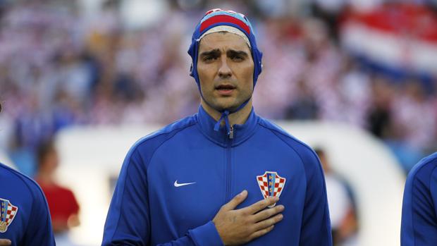 Corluka escuchando el himno de Croacia