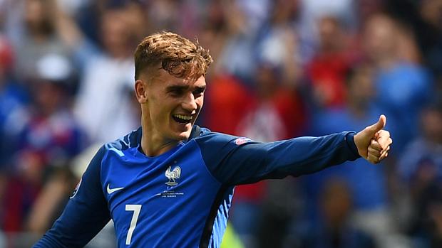 Griezmann y Coman desatan a Francia