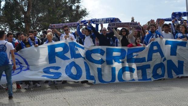 Manifestación de aficioandos del Recreativo en apoyo de su club