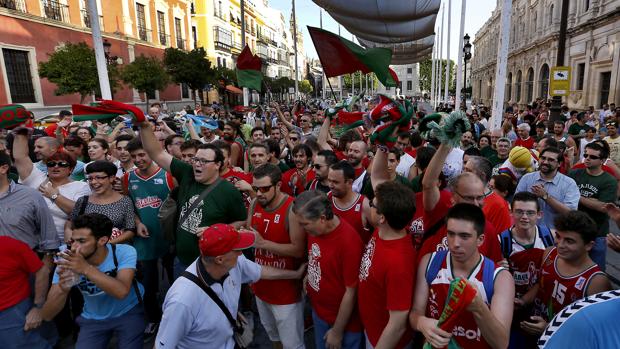 Una manifestación por la supervivencia del CB Sevilla