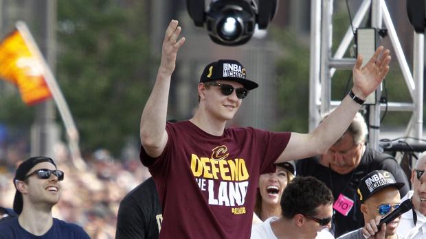 Mozgov, el primer fichaje de los Lakers