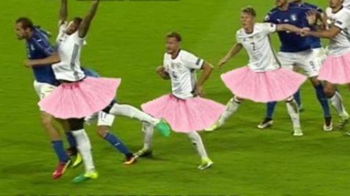 Las redes se ceban con la mano de Boateng y el penalti de Zaza