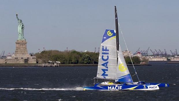 El trimarán “Macif” vuela 785 millas en 24 horas