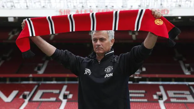 Mourinho, presentado como nuevo técnico del United