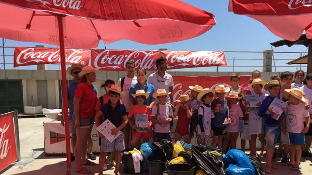 Theresa Zabell con los niños del RCN Port Pollença