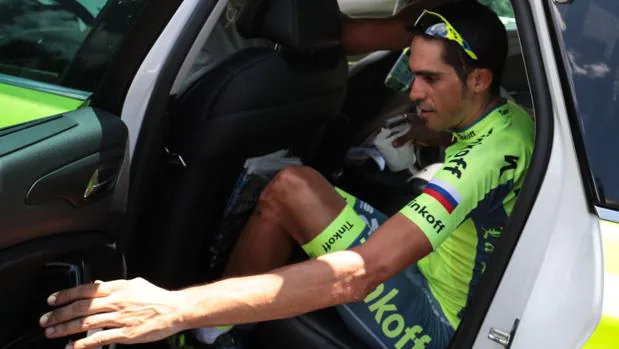 Alberto Contador, en el momento de abandonar el Tour