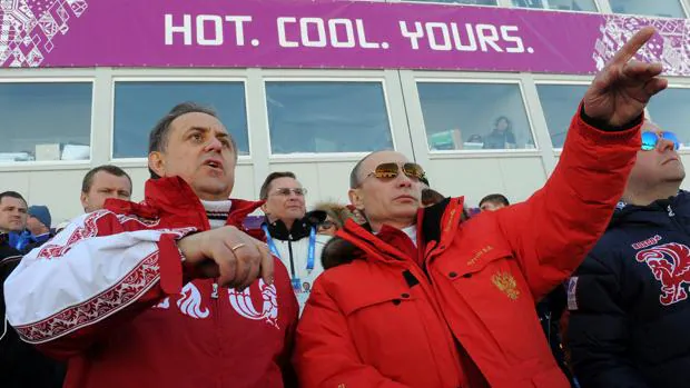 Vladimir Putin y su ministro de Deportes, Vitali Mutkó