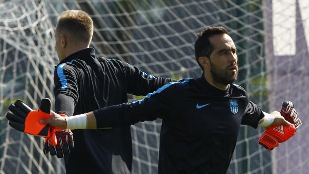 Ter Stegen y Claudio Bravo