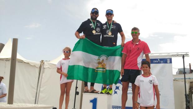 Los paratriatletas Raúl Galán y José Manuel Candón, campeones de Andalucía