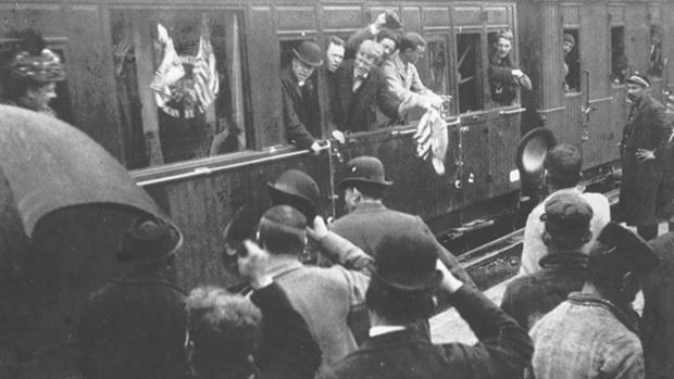Atenas 1896-La delegación americana: Graham, Connolly, Curtis, Blake y Burke, en el tren que casi peridió