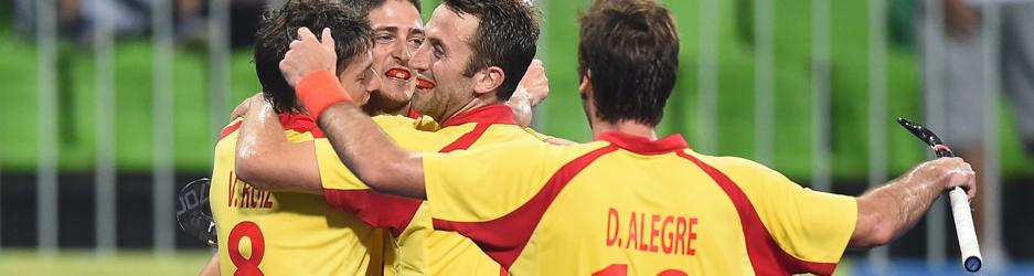 España celebra uno de sus siete goles ante Brasil