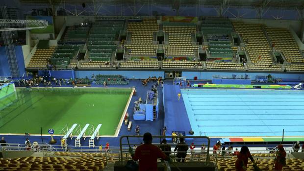 El misterio del agua verde llega también a la piscina de waterpolo