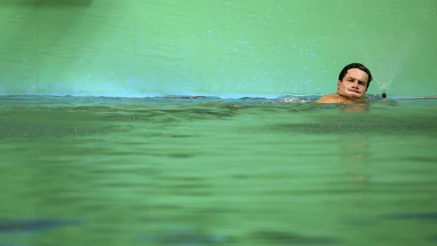 El agua de la piscina de saltos se tornó en color verde para la sorpresa de todos los espectadores