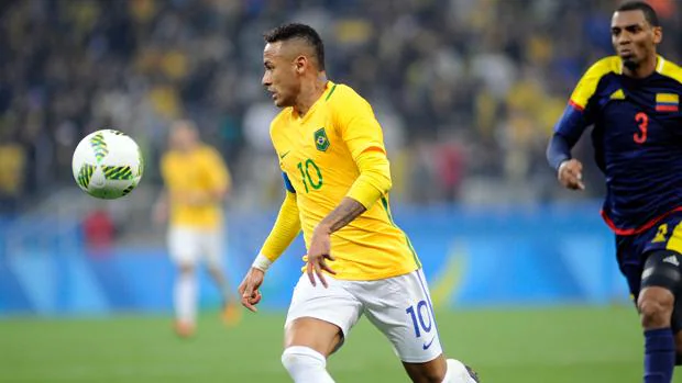 Neymar consiguió marcar un tiro libre en el minuto 12 y Luan consiguó gol a siete del final