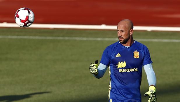 Pepe Reina, en un entrenamiento en Las Rozas