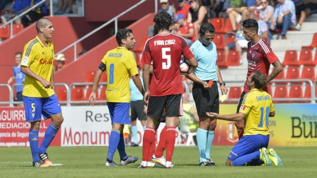 Mirandés-Cádiz CF (3-2): El árbitro le roba la ilusión al Cádiz CF