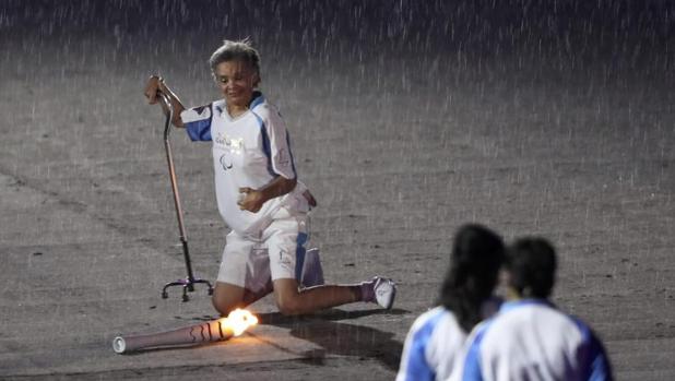 Marcia Malsar se cae durante la ceremonia de apertura de los Juegos Paralímpicos de Río