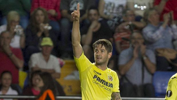 El Villarreal gana con un golazo de Sansone