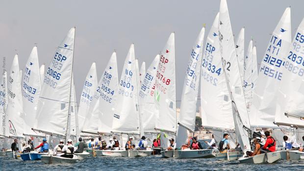 El viento complica el arranque en el Mar Menor