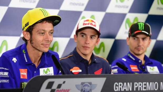 Rossi y Lorenzo se enzarzan de nuevo en una rueda de prensa