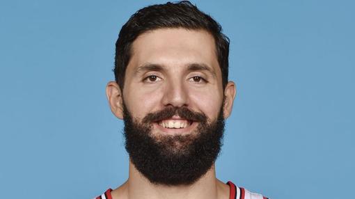 Nikola Mirotic, sonriente durante el «media day»