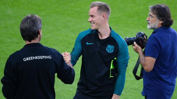 Un Barça más eficaz que brillante cumple en Alemania