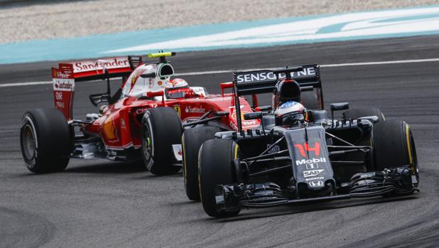Alonso avanza hacia la posición de Ferrari